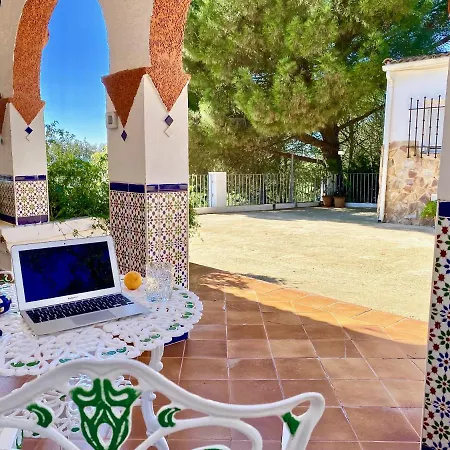Casa 3 Habitaciones Con Piscina De Temporada Compartida Con Dos Estudios - - Jacuzzi Spa Consultar - Trassierra - 8Km De Cordoba -- Trassierrarooms Exterior foto