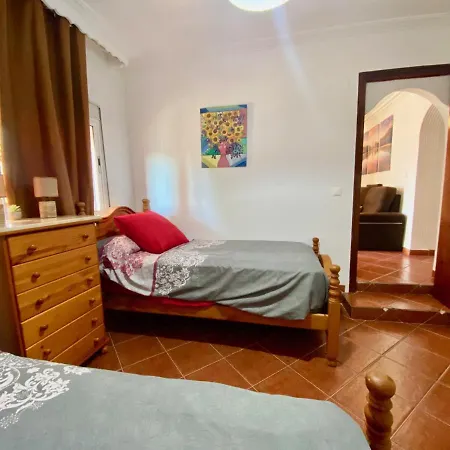 Casa 3 Habitaciones Con Piscina De Temporada Compartida Con Dos Estudios - - Jacuzzi Spa Consultar - Trassierra - 8Km De Cordoba -- Trassierrarooms Exterior foto
