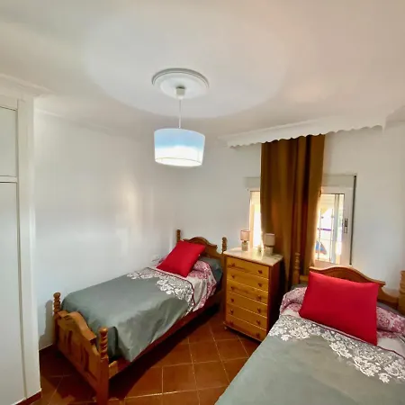 Casa 3 Habitaciones Con Piscina De Temporada Compartida Con Dos Estudios - - Jacuzzi Spa Consultar - Trassierra - 8Km De Cordoba -- Trassierrarooms Exterior foto