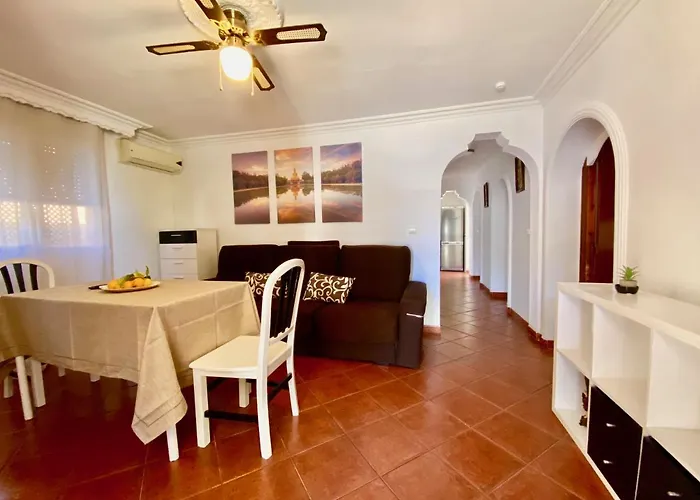 Casa 3 Habitaciones Con Piscina De Temporada Compartida Con Dos Estudios - - Jacuzzi Spa Consultar - Trassierra - 8Km De Cordoba -- Trassierrarooms