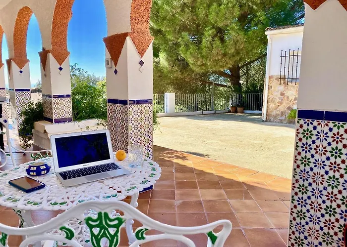 Casa 3 Habitaciones Con Piscina De Temporada Compartida Con Dos Estudios - - Jacuzzi Spa Consultar - Trassierra - 8Km De Cordoba -- Trassierrarooms