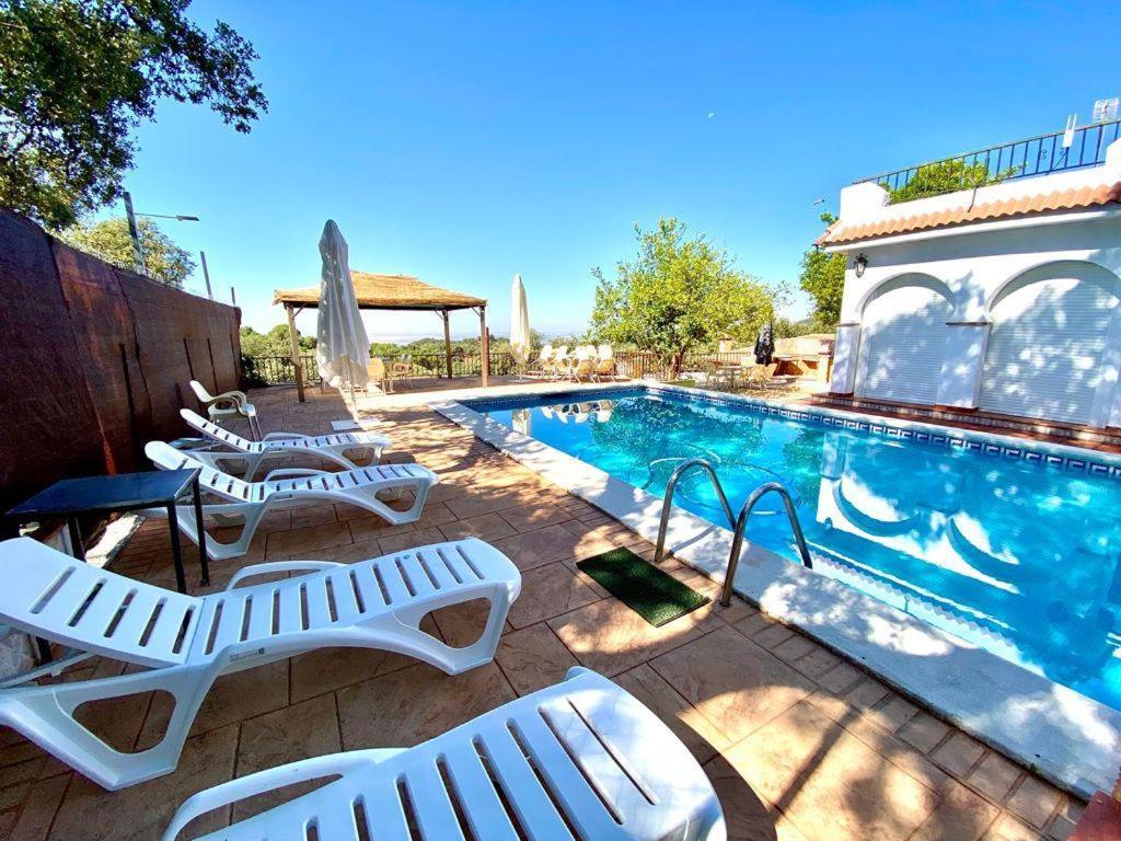 Apartment Casa Trassierra: 3-bedroom Retreat With Seasonal Shared Pool